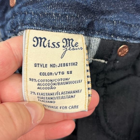 ⭐️ Flash Sale⭐️ Miss Me Signature Jean Shorts - Picture 6 of 6